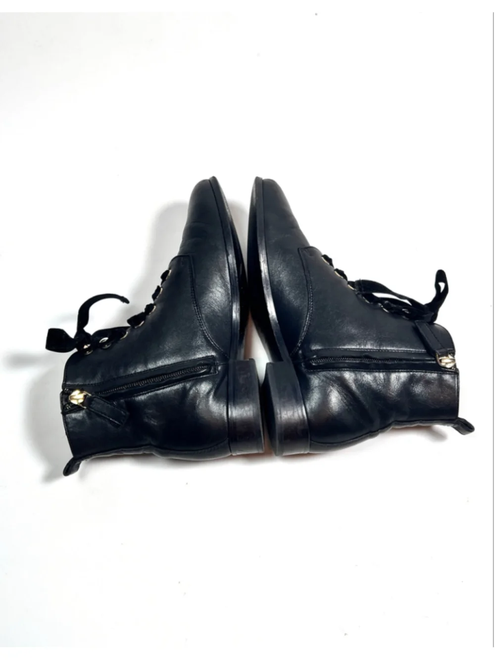 Sézane Womans Boots Black Leather Ankle Boots with Velvet Laces, Size 37 Elegant